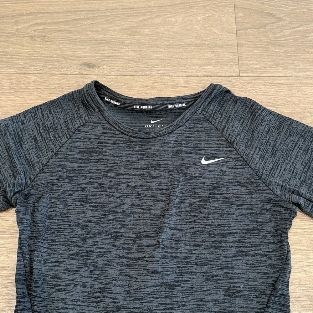 NIKE Gray Black Tech Fleece Waffle Knit Dri-Fit‎ Running Long Sleeve Top Size XS